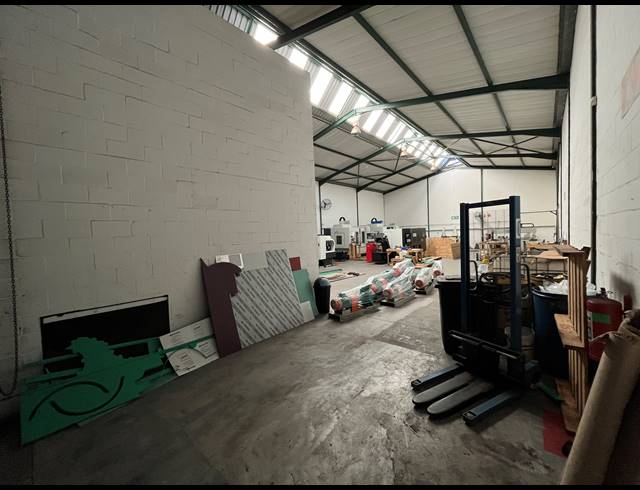 395M² WAREHOUSE TO LET IN KILLARNEY GARDENS